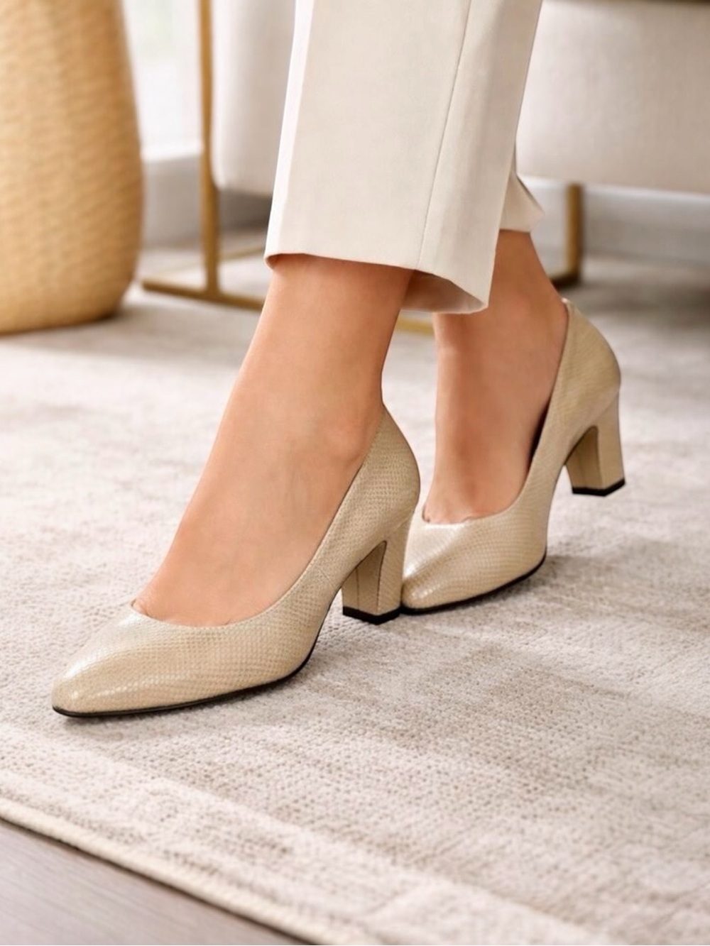 Stuart Weitzman Beige Textured Pumps Size 6.5B Low Heel Work